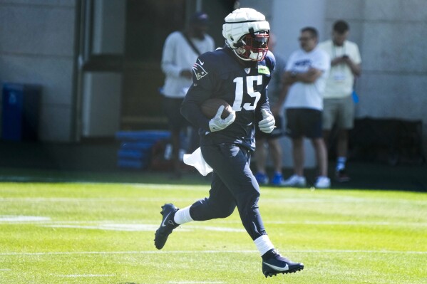 Patriots announce signing of 3 time Pro Bowl running back Ezekiel